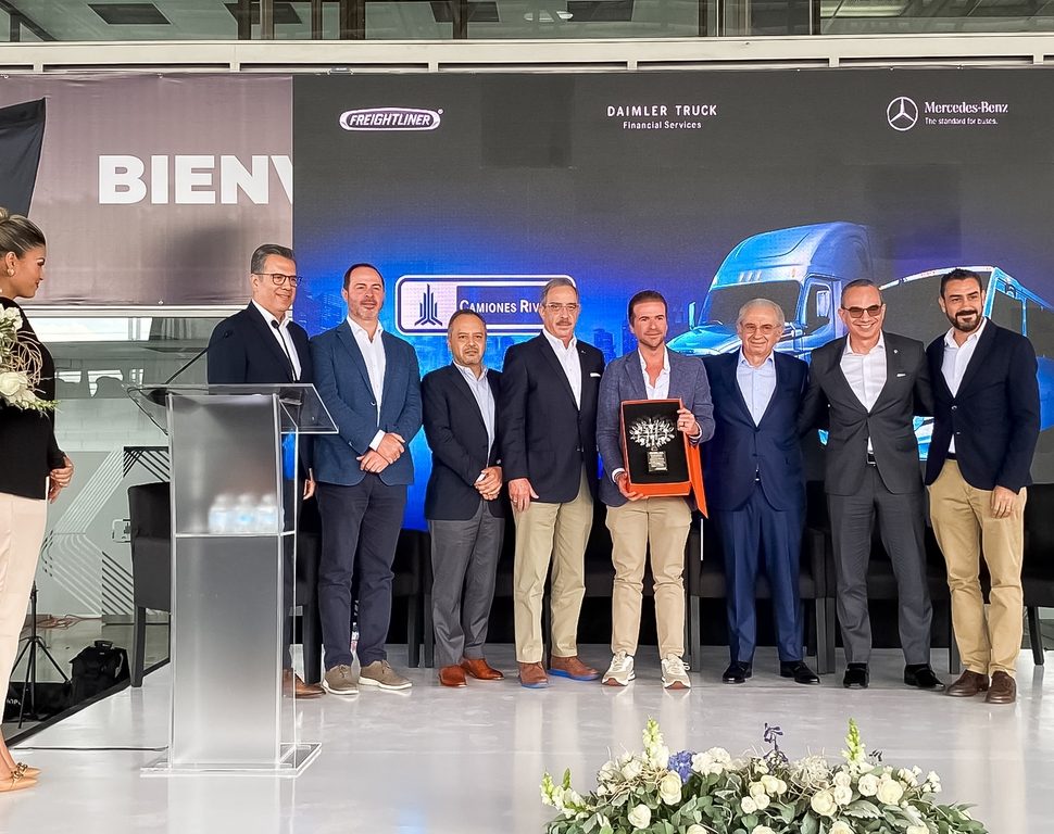 Camiones Rivera inaugura nueva sucursal en Toluca como distribuidor autorizado de Freightliner y Mercedes-Benz Autobuses