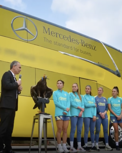 Mercedes-Benz Autobuses hizo entrega del primer autobús doble piso al América Femenil