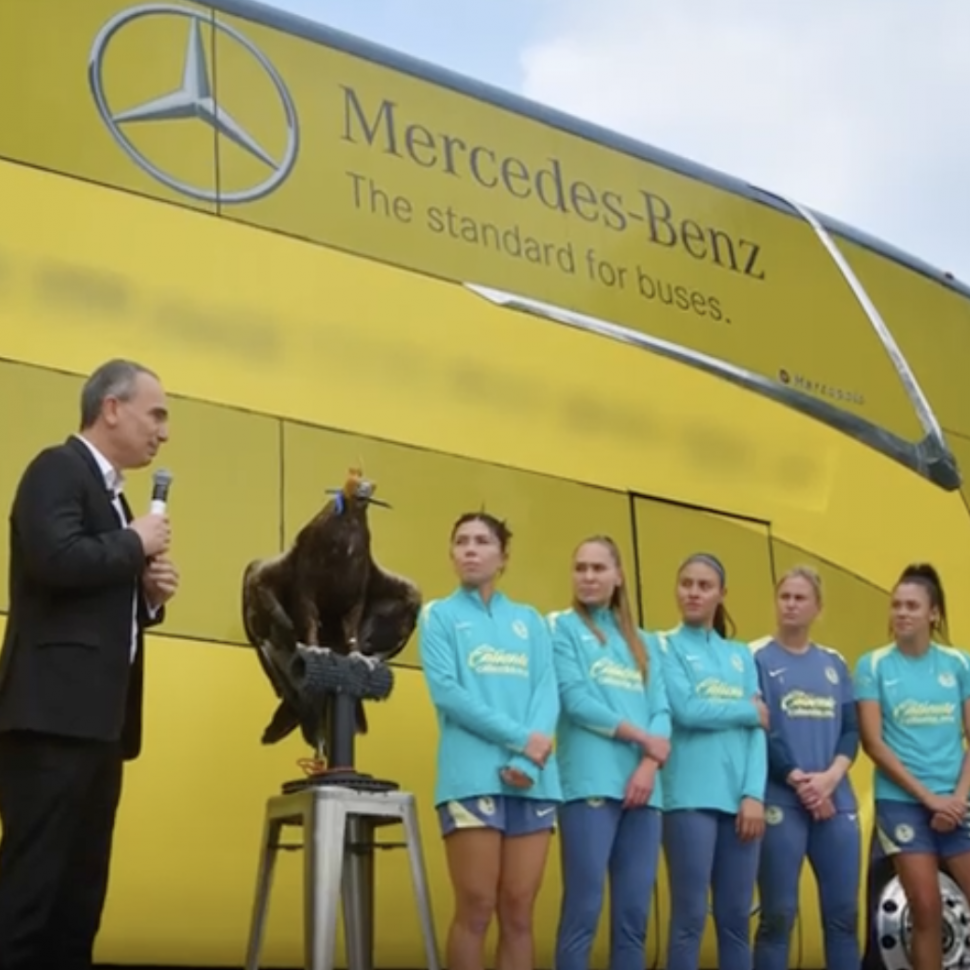 Mercedes-Benz Autobuses hizo entrega del primer autobús doble piso al América Femenil